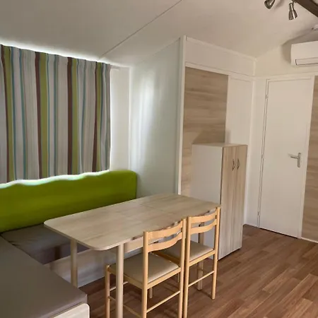 Martins Nazare Land's Hause Патаяш